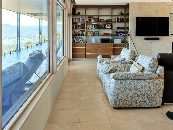 neon-wang-deyj5h9ESmA-unsplash (1)