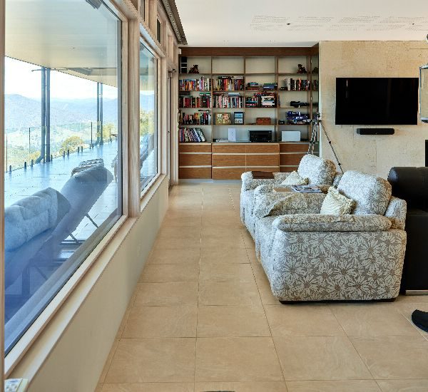 neon-wang-deyj5h9ESmA-unsplash (1)